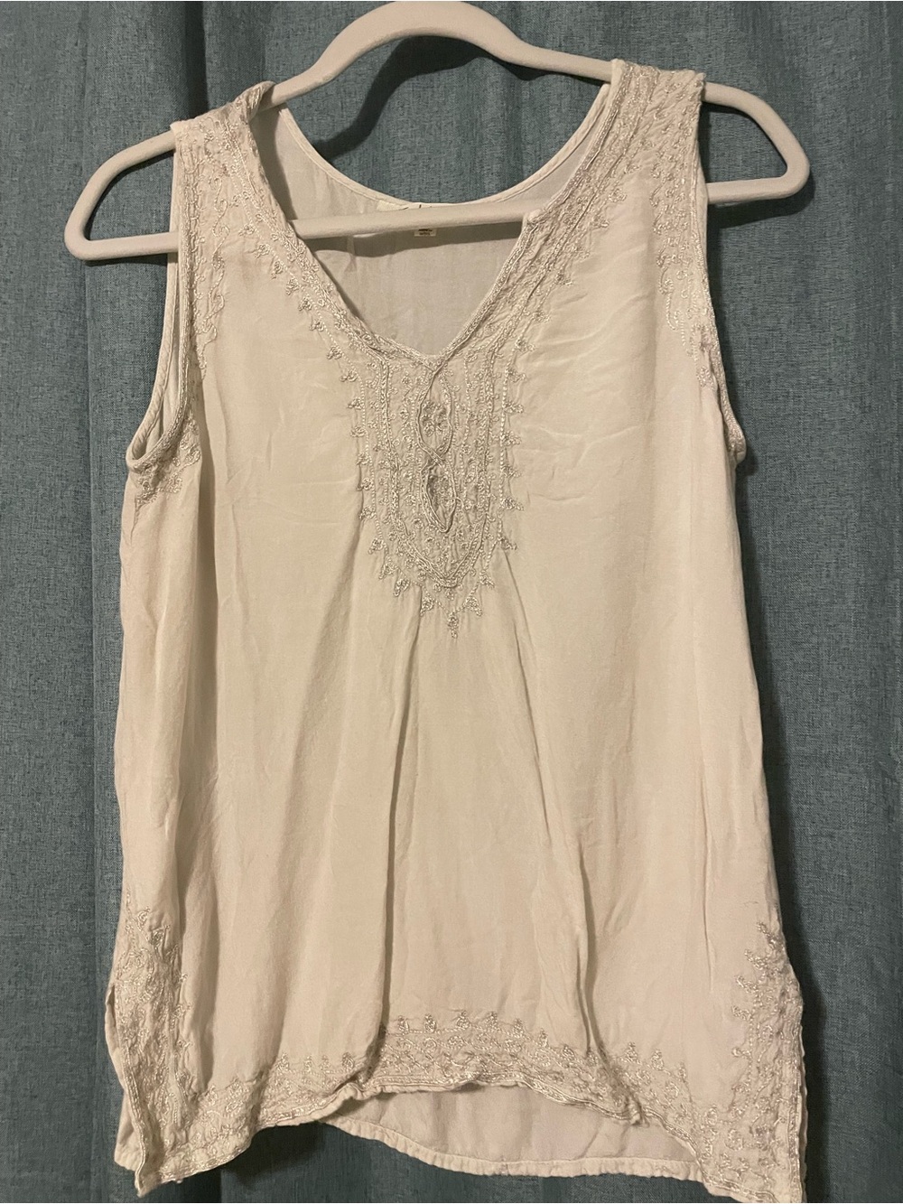 Solitaire Cream Embroidered V-Neck Sleeveless Camisole